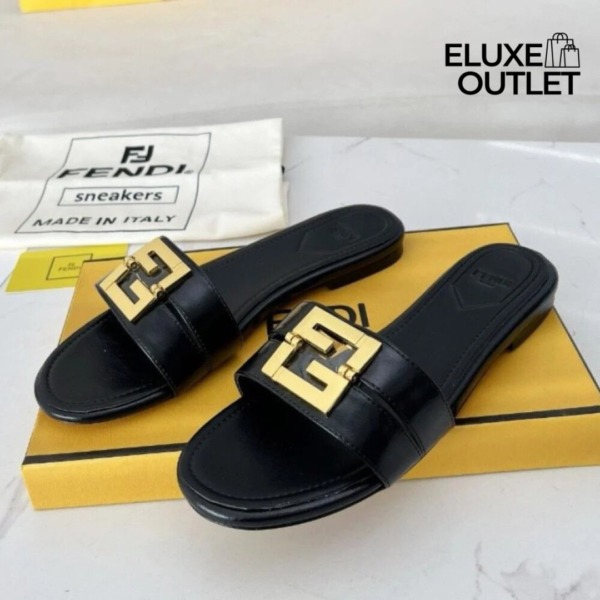 Sandalen aus schwarzem Leder