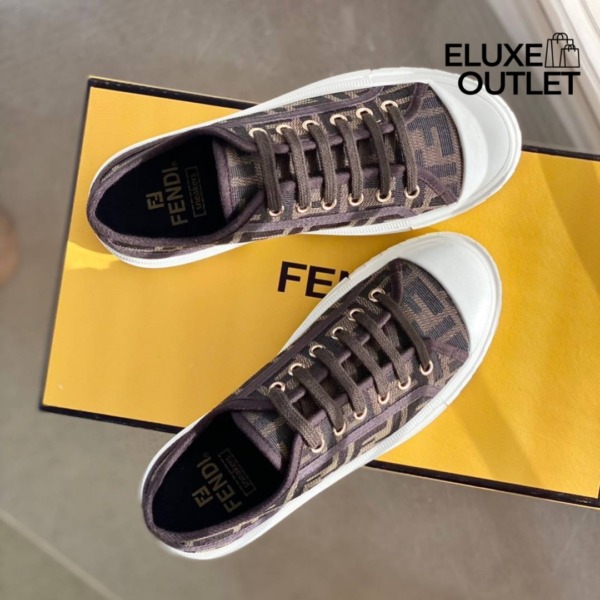 Niedrige Sneaker aus braunem Stoff mit FF-Muster