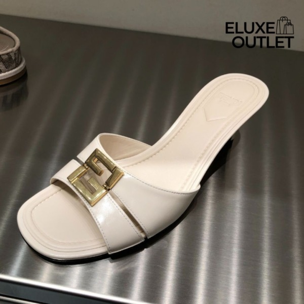 Sandalen aus weißem Leder mit mittelhohem Absatz 5.5cm