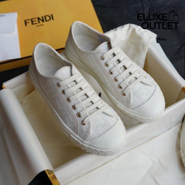 Low-Top-Sneaker aus weißem Stoff mit FF-Muster