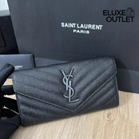 Cassandre matelassierte große Klappenbrieftasche aus Grain de Poudre Leder 19cm