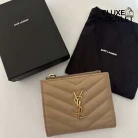 Cassandre gesteppte Zwei-Falten-Brieftasche aus Grain de Poudre Leder 10.5cm