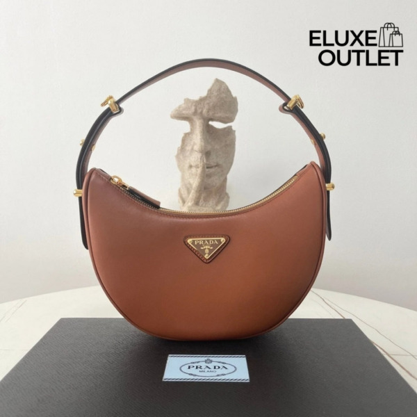 Arqué kleine Lederschultertasche 18.5cm