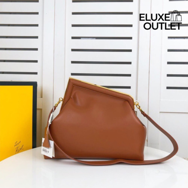Tasche aus braunem Leder 20 cm