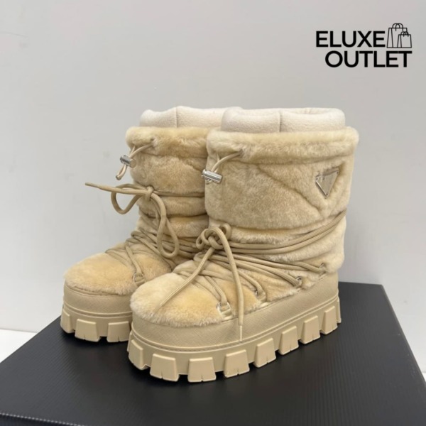 Après-Ski-Stiefel aus Shearling