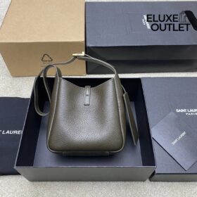 Le 5 à 7 Supple Baby aus genarbtem Leder 15cm