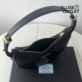 Arqué kleine Lederschultertasche Schwarz 18.5cm