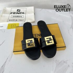 Sandalen aus schwarzem Leder