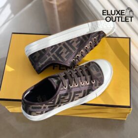 Niedrige Sneaker aus braunem Stoff mit FF-Muster
