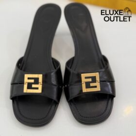 Sandalen aus schwarzem Leder mit mittelhohem Absatz 5.5cm
