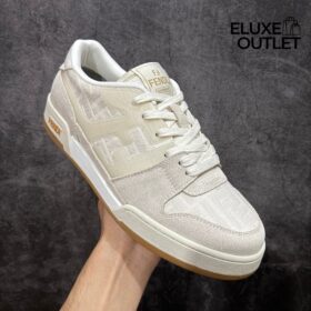 Niedrige Sneaker aus Canvas und weißem Wildleder