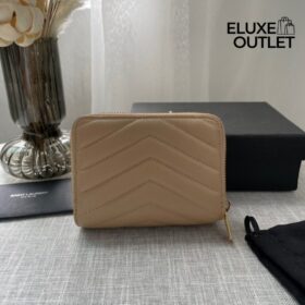 Cassandre matelassierte kompakte Reißverschluss-Brieftasche aus Grain de Poudre Leder 12cm