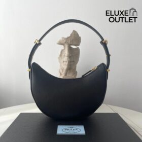 Arqué kleine Lederschultertasche Schwarz 18.5cm
