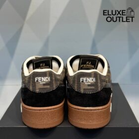 Niedrige Sneaker aus Canvas und schwarzem Wildleder