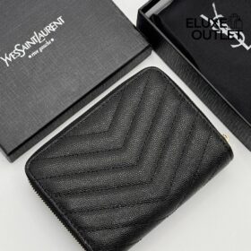 Cassandre matelassierte kompakte Zip-Around-Brieftasche aus Grain de Poudre Leder 12cm