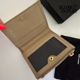 Cassandre gesteppte Zwei-Falten-Brieftasche aus Grain de Poudre Leder 10.5cm