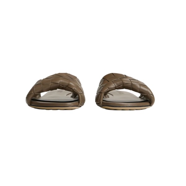 Flache Mules mit gefaltetem Tannenzapfen