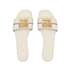 Sandalen aus weißem Leder