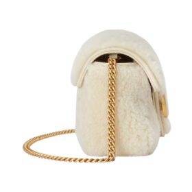 Weiße Super-Mini-Tasche aus Schaffell 16.5cm