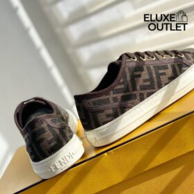 Niedrige Sneaker aus braunem Stoff mit FF-Muster