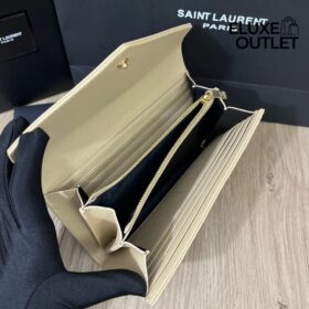 Cassandre matelassierte große Klappenbrieftasche aus Grain de Poudre Leder 19cm