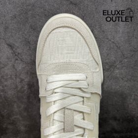 Niedrige Sneaker aus Canvas und weißem Wildleder