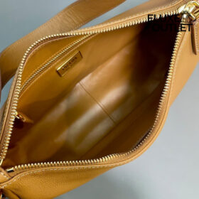 Mittelgroße Lederschultertasche in Karamell 18cm
