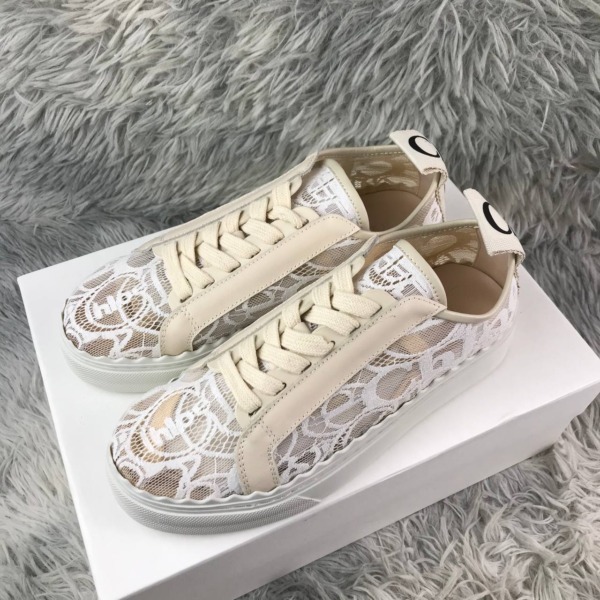 Schnürsneaker
