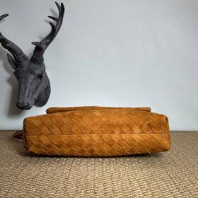 Giorno Intrecciato Wildleder-Schultertasche 33 cm