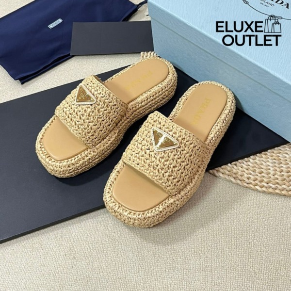 Geflochtene Raffia-Sandalen