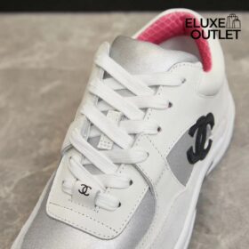 Sneaker Aus Weißem Kalbsleder und Silbernem Satin 36 EU