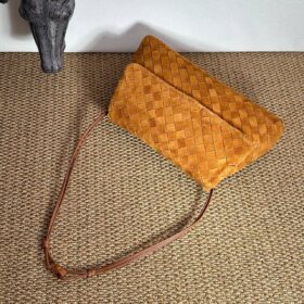 Giorno Intrecciato Wildleder-Schultertasche 33 cm