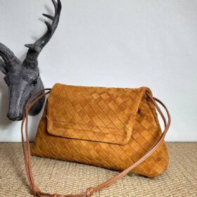 Giorno Intrecciato Wildleder-Schultertasche 33 cm