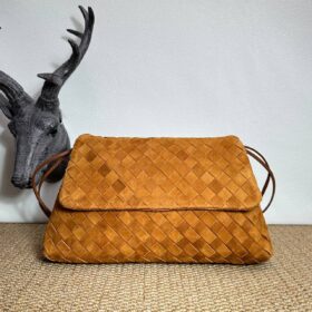 Giorno Intrecciato Wildleder-Schultertasche 33 cm