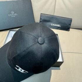CC-Hut in Schwarz und Weiß