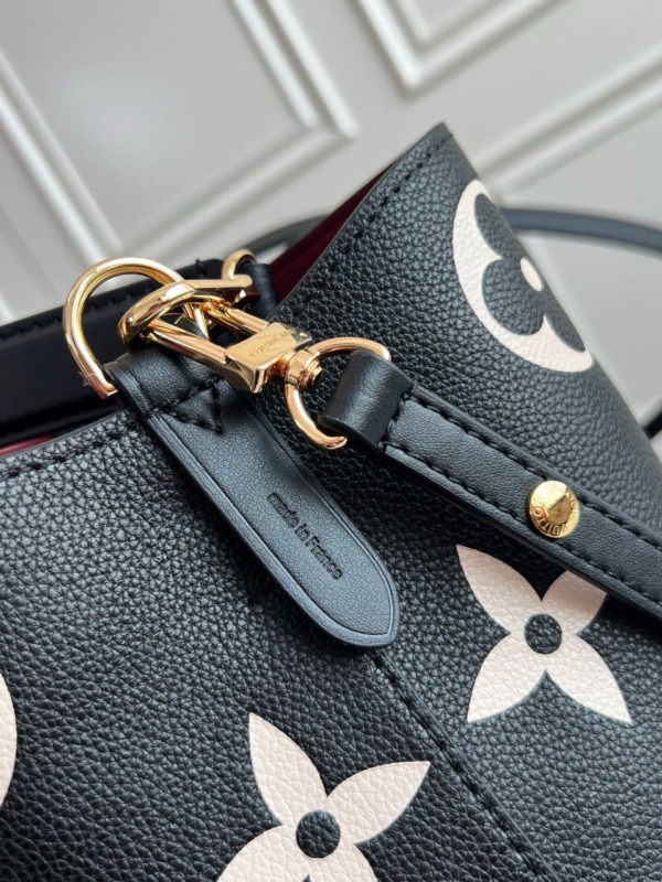 Bicolor Monogram Schwarz 26 cm