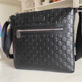 Schwarzes Signature-G-Leder