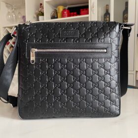 Schwarzes Signature-G-Leder