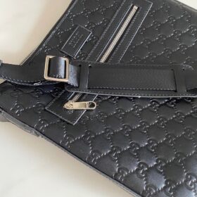 Schwarzes Signature-G-Leder