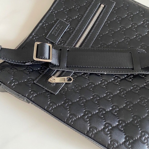 Schwarzes Signature-G-Leder