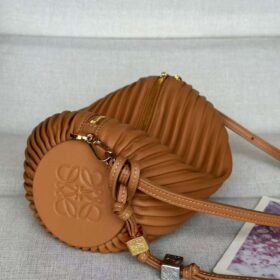 Armbandtasche aus plissiertem Lammnappaleder