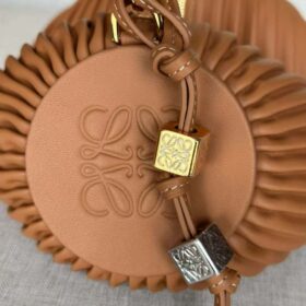 Armbandtasche aus plissiertem Lammnappaleder