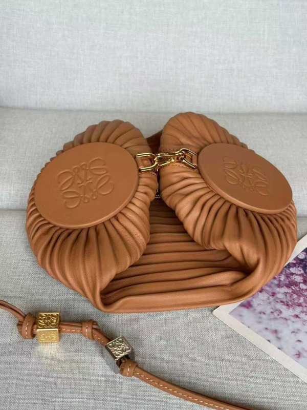Armbandtasche aus plissiertem Lammnappaleder