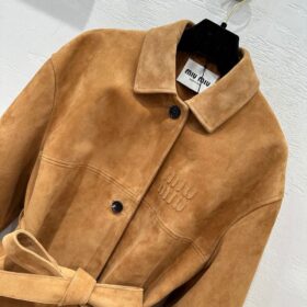 Wildlederjacke mit Gürtel in Kamelbraun