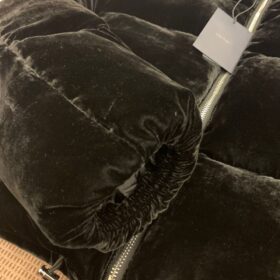 Schwarze Daunenjacke