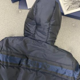 Wendbare Cropped-Daunenjacke