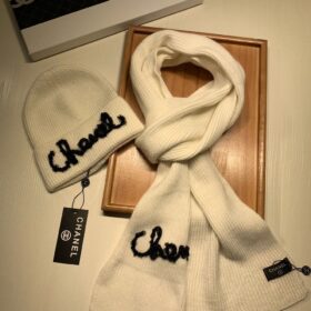 Winter-Set aus Kaschmirmütze und Schal
