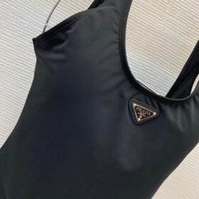 Dreieckslogo schwarz