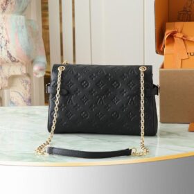 Anytime Flap Bag Schwarz 29.5 cm