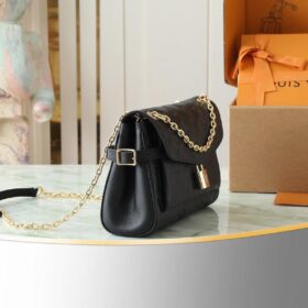 Anytime Flap Bag Schwarz 29.5 cm